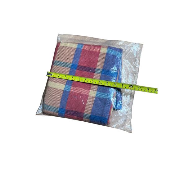 Virgin Atlantic Airlines Plaid Blanket SEALED 1lb NWT - Picture 4 of 5
